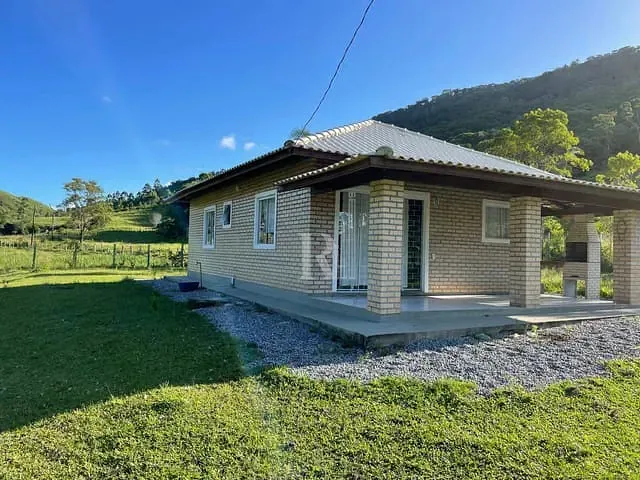 Casa com 700m² 3 quartos e 3 banheiros, à venda, no bairro Timbé em Tijucas