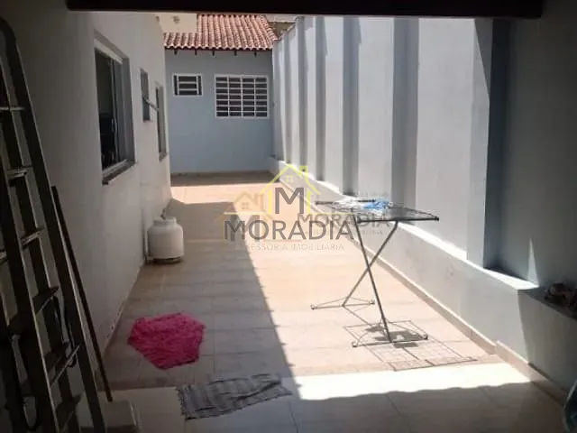 Casa com 300m² 3 quartos e 1 banheiro, à venda, no bairro Residencial Nova Floresta em Guaxupé