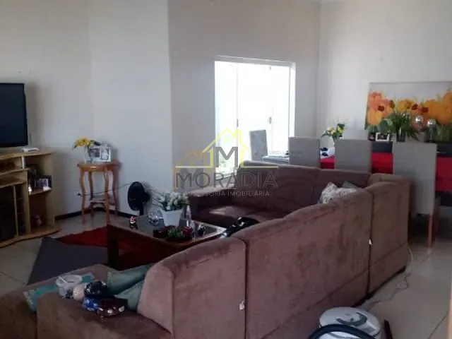 Casa com 300m² 3 quartos e 1 banheiro, à venda, no bairro Residencial Nova Floresta em Guaxupé