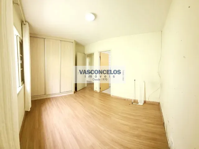 Casa com 300m² 3 quartos e 2 banheiros, à venda, no bairro Vila Adyana em São José dos Campos