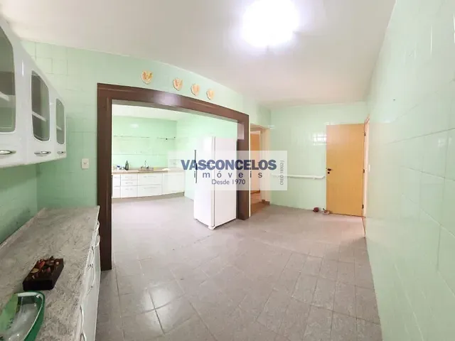 Casa com 300m² 3 quartos e 2 banheiros, à venda, no bairro Vila Adyana em São José dos Campos