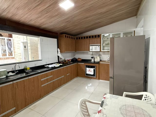 Casa com 420m² 3 quartos e 3 banheiros, à venda, no bairro Jardim Petrópolis em Goiânia