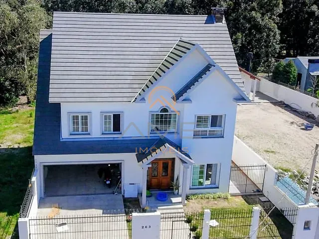 Casa 3 quartos e 3 banheiros, à venda, no bairro Laranjal em Pelotas