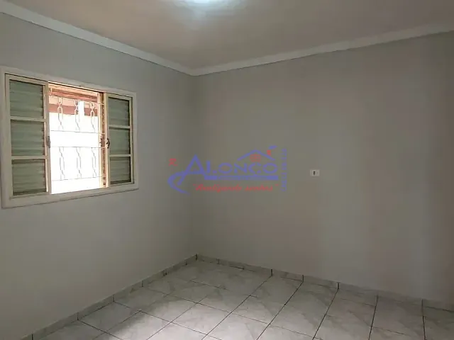 Casa com 125m² 2 quartos e 1 banheiro, para alugar, no bairro Vila Zezé em Jacareí