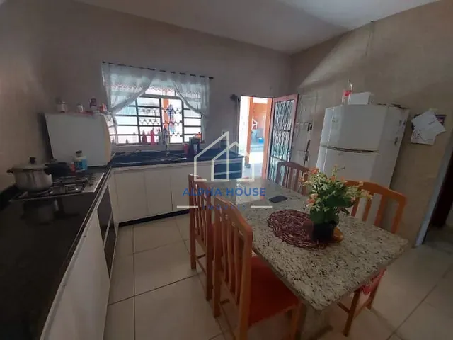 Casa com 250m² 2 quartos e 1 banheiro, à venda, no bairro Conjunto Residencial Araretama em Pindamonhangaba