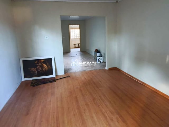 Casa com 208m² 2 quartos e 1 banheiro, à venda, no bairro Jardim Laranjeiras em Apucarana