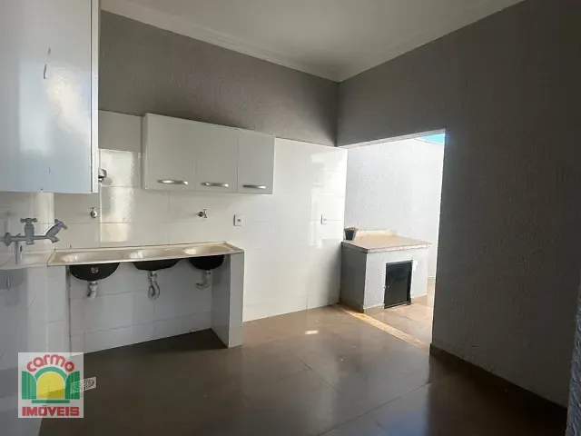 Casa 3 quartos e 3 banheiros, à venda, no bairro Residencial Veneza em Anápolis