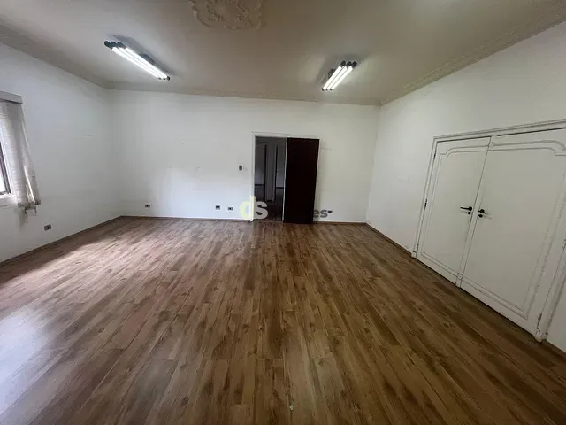 Casa à venda ou para alugar, no bairro Jardim América em São Paulo