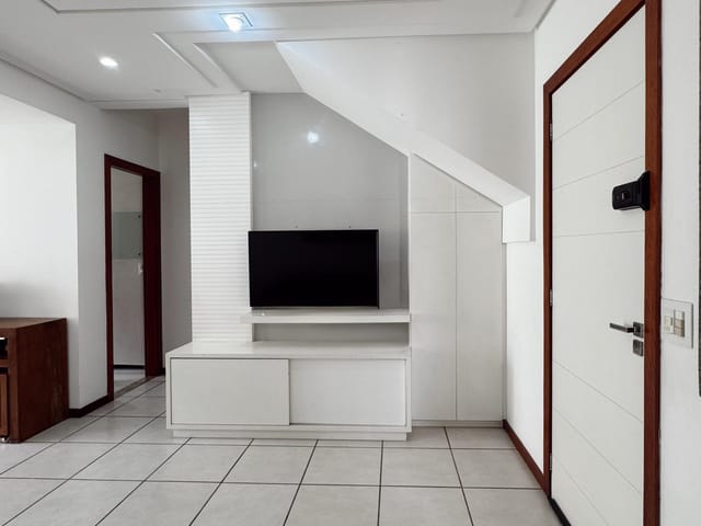 Casa com 205m² 4 quartos e 3 banheiros, à venda, no bairro Colina de Laranjeiras em Serra
