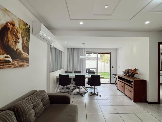 Casa com 205m² 4 quartos e 3 banheiros, à venda, no bairro Colina de Laranjeiras em Serra