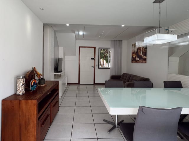 Casa com 205m² 4 quartos e 3 banheiros, à venda, no bairro Colina de Laranjeiras em Serra