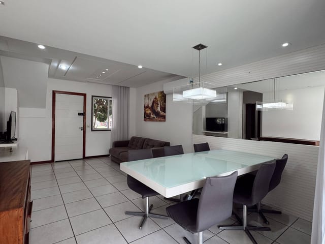 Casa com 205m² 4 quartos e 3 banheiros, à venda, no bairro Colina de Laranjeiras em Serra