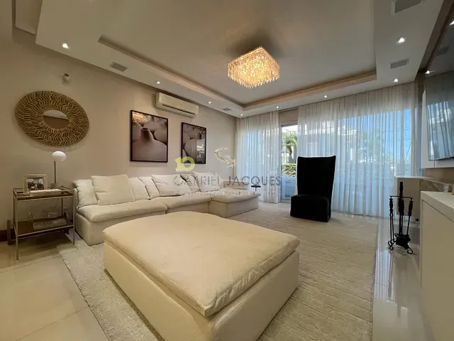 Casa com 532m² 5 quartos e 6 banheiros, à venda, no bairro Pedra Branca em Palhoça