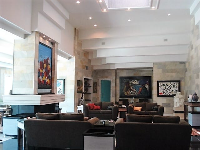 Casa com 13877m² 4 quartos e 10 banheiros, à venda, no bairro São João em Curitiba