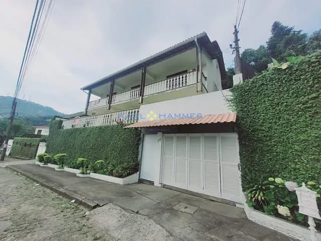 Casa 5 quartos e 4 banheiros, à venda, no bairro Quitandinha em Petrópolis