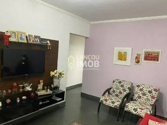 Casa com 217m² 3 quartos e 2 banheiros, à venda, no bairro Jardim Pacaembu em Jundiaí