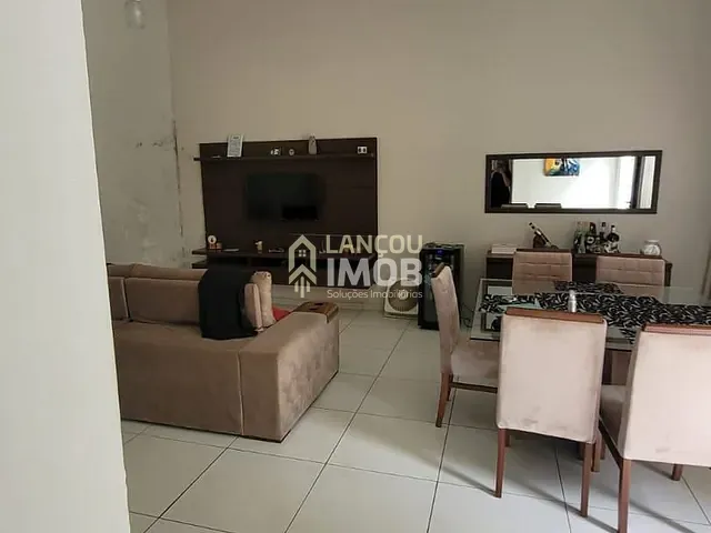 Casa com 217m² 3 quartos e 2 banheiros, à venda, no bairro Jardim Pacaembu em Jundiaí