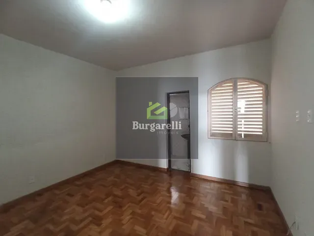 Casa 4 quartos e 6 banheiros, para alugar, no bairro Jardim Glória em Lavras