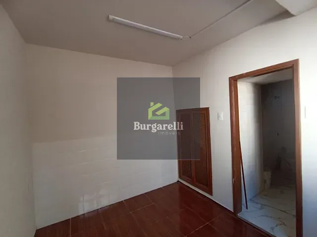 Casa 4 quartos e 6 banheiros, para alugar, no bairro Jardim Glória em Lavras