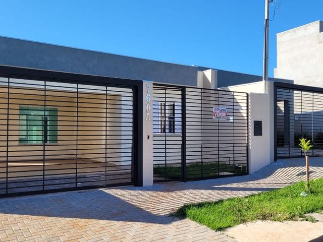 Casa com 200m² 3 quartos e 2 banheiros, à venda, no bairro Jardim Munique em Maringá