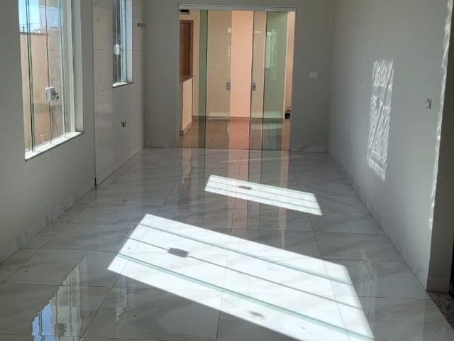 Casa com 200m² 3 quartos e 2 banheiros, à venda, no bairro Jardim Munique em Maringá