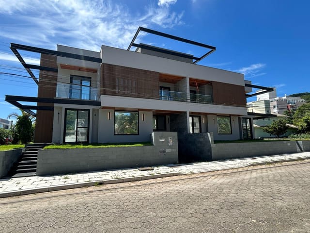 Casa com 450m² 3 quartos e 4 banheiros, à venda, no bairro Jurerê em Florianópolis