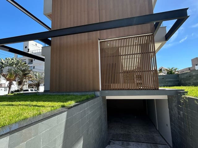 Casa com 450m² 3 quartos e 4 banheiros, à venda, no bairro Jurerê em Florianópolis