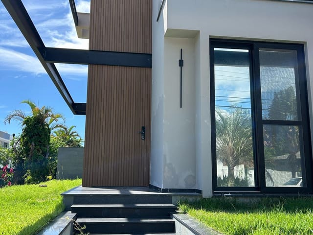 Casa com 450m² 3 quartos e 4 banheiros, à venda, no bairro Jurerê em Florianópolis
