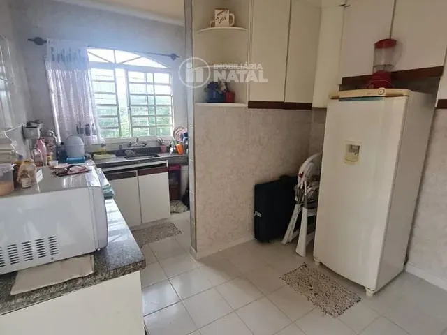 Casa com 360m² 4 quartos e 5 banheiros, à venda, no bairro Andrade em Londrina
