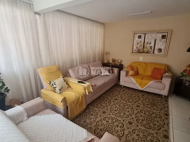 Casa com 360m² 4 quartos e 5 banheiros, à venda, no bairro Andrade em Londrina