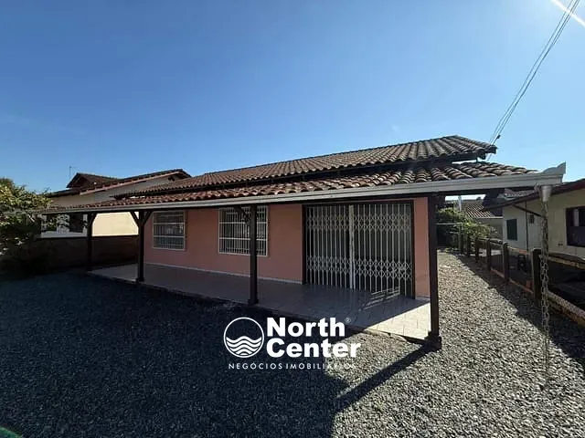 Casa 3 quartos e 1 banheiro, à venda, no bairro Pinheiros em Balneário Barra do Sul
