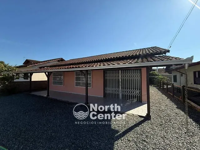 Casa 3 quartos e 1 banheiro, à venda, no bairro Pinheiros em Balneário Barra do Sul
