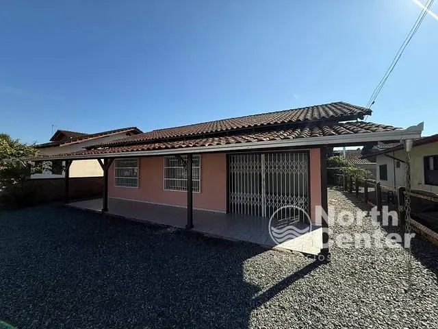 Casa 3 quartos e 1 banheiro, à venda, no bairro Pinheiros em Balneário Barra do Sul