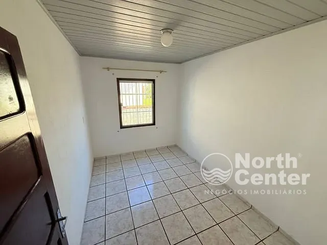 Casa 3 quartos e 1 banheiro, à venda, no bairro Pinheiros em Balneário Barra do Sul