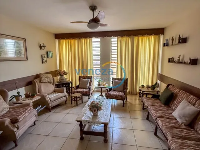 Casa com 230m² 5 quartos e 4 banheiros, à venda, no bairro SANTO ANTONIO em Londrina