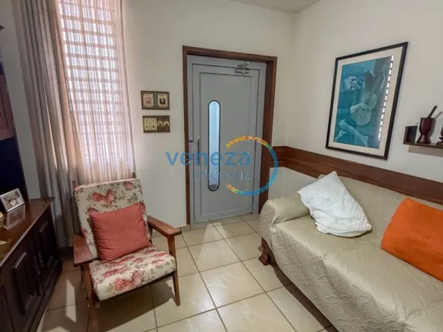 Casa com 230m² 5 quartos e 4 banheiros, à venda, no bairro SANTO ANTONIO em Londrina