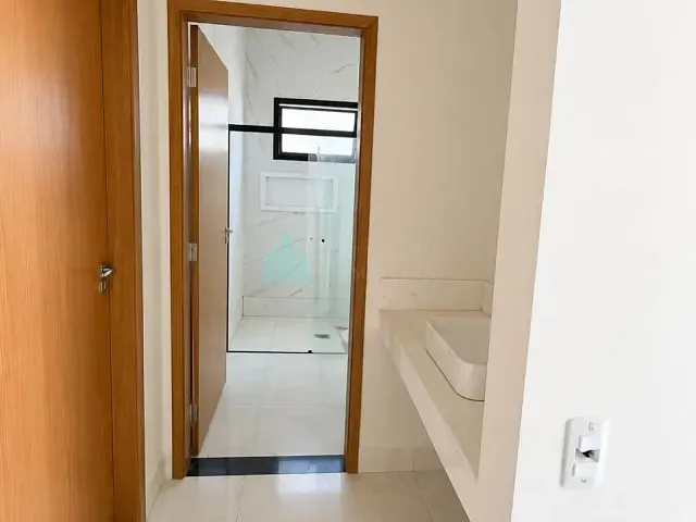 Casa 3 quartos e 2 banheiros, à venda, no bairro Residencial Village em Catalão