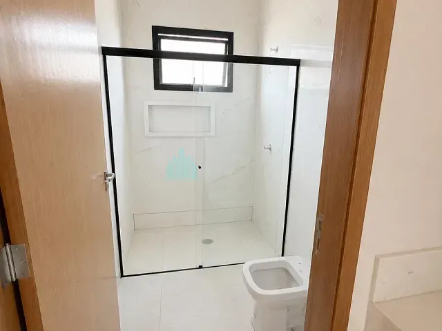 Casa 3 quartos e 2 banheiros, à venda, no bairro Residencial Village em Catalão