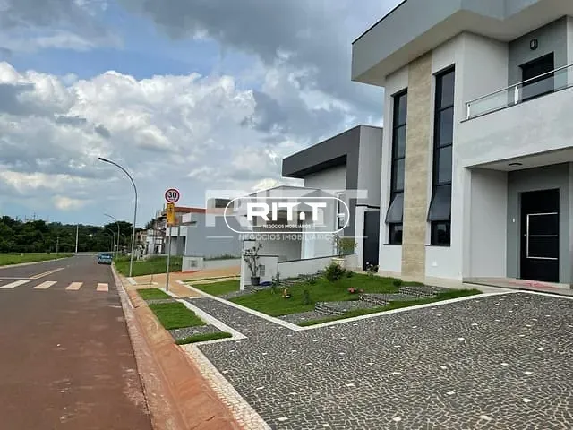 Casa com 300m² 3 quartos e 2 banheiros, à venda, no bairro Parque Brasil 500 em Paulínia