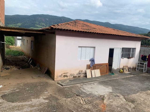 Casa com 400m² 3 quartos e 2 banheiros, à venda, no bairro Godoy em Extrema