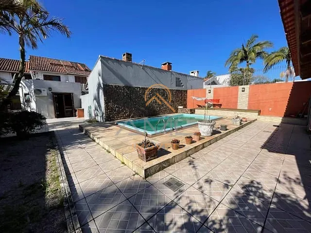 Casa 3 quartos e 3 banheiros, à venda, no bairro Areal em Pelotas