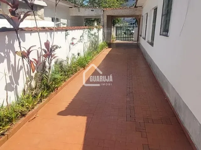 Casa com 320m² 3 quartos e 2 banheiros, à venda, no bairro Pitangueiras em Guarujá