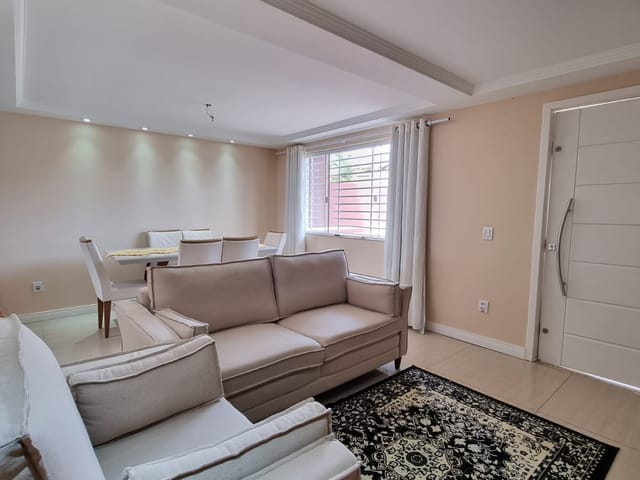 Casa com 311m² 3 quartos e 2 banheiros, à venda, no bairro Neves em Ponta Grossa