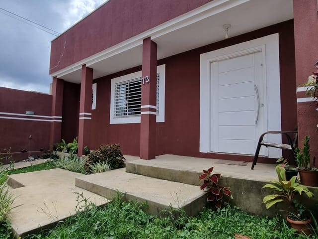 Casa com 311m² 3 quartos e 2 banheiros, à venda, no bairro Neves em Ponta Grossa