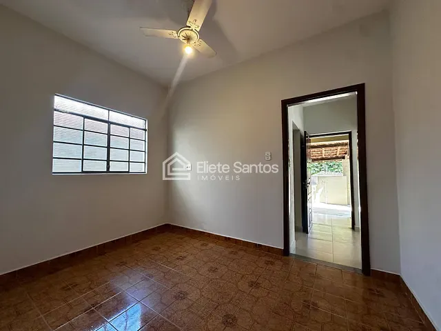 Casa com 420m² 3 quartos e 2 banheiros, à venda, no bairro Vila Dainese em Americana
