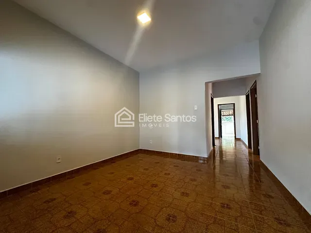 Casa com 420m² 3 quartos e 2 banheiros, à venda, no bairro Vila Dainese em Americana