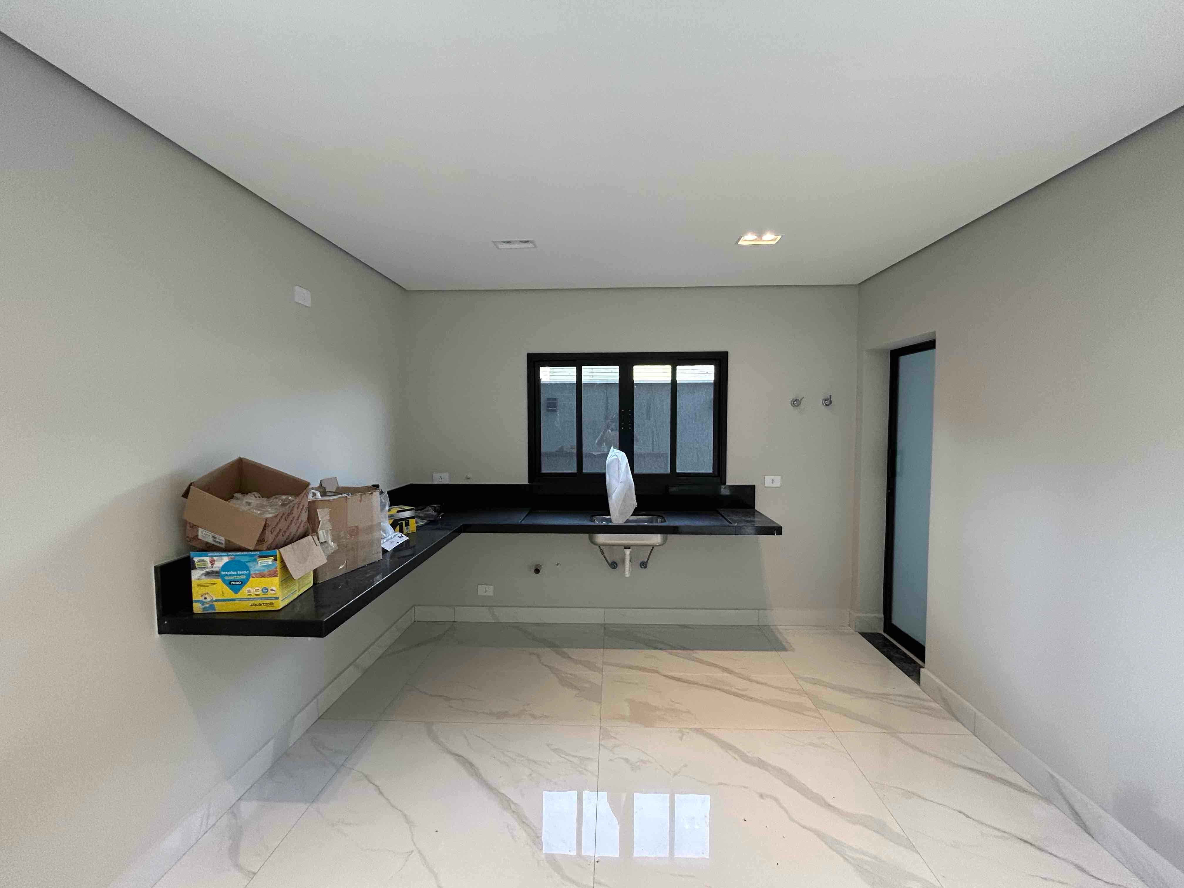 Casa à venda com 3 quartos, 215m² - Foto 4