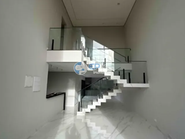 Casa com 205m² 3 quartos e 4 banheiros, à venda, no bairro Olímpico em Londrina