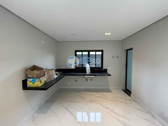 Casa com 205m² 3 quartos e 4 banheiros, à venda, no bairro Olímpico em Londrina