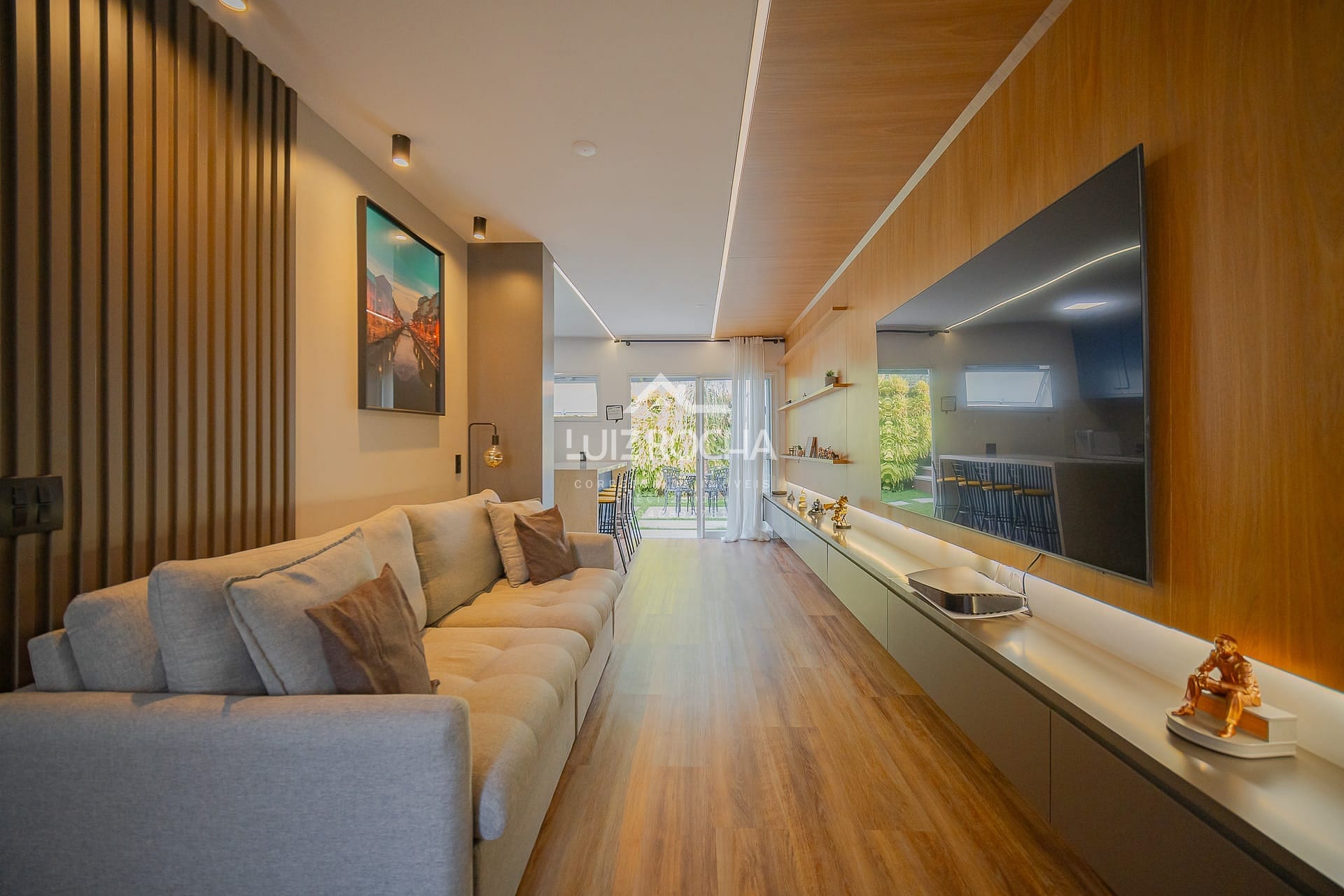 Casa à venda com 3 quartos, 116m² - Foto 1